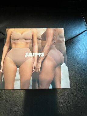 SKIMS Tan/Nude Shapewear Set Box